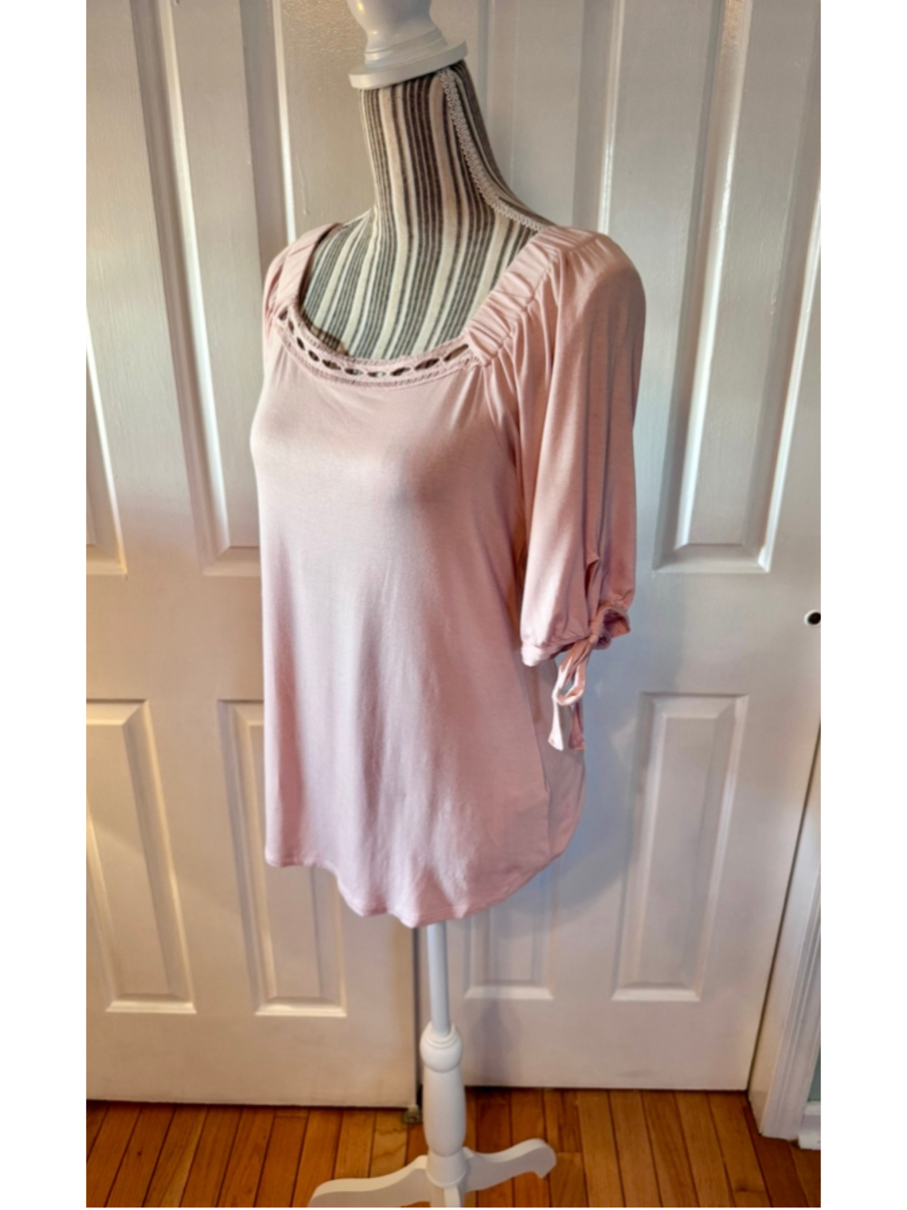 Women's Cable & Gauge Blouse Size L Pink Crochet Neck Tie Sleeve Top - Picture 2 of 8